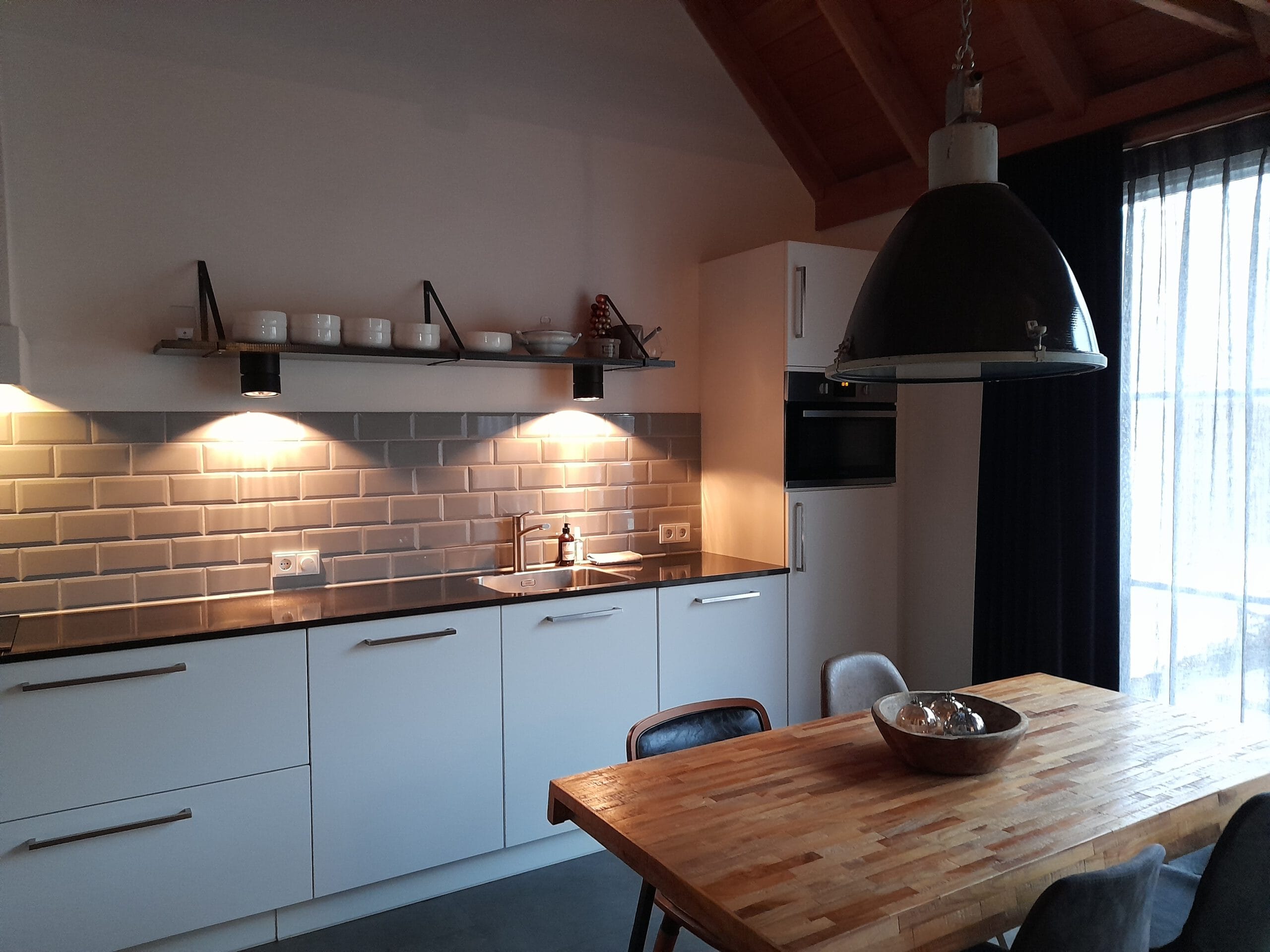 Stadhuisje Apeldoorn – Luxe vakantiehuis met hond op de Veluwe- keuken